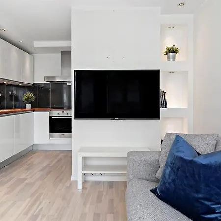 Modern In Quiet Area, Minutes From Center * Берген