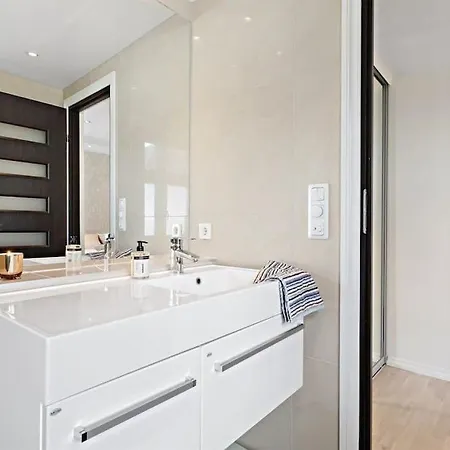 Modern In Quiet Area, Minutes From Center Apartment *